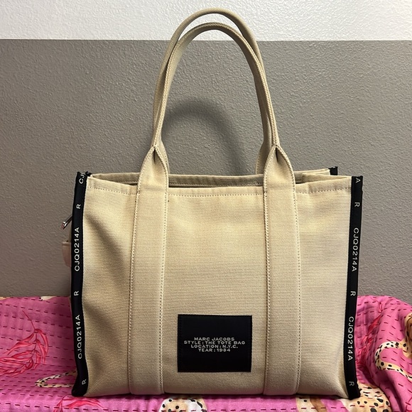 Authentic Marc Jacobs Jacquard Tote Bag Large - Picture 3 of 10